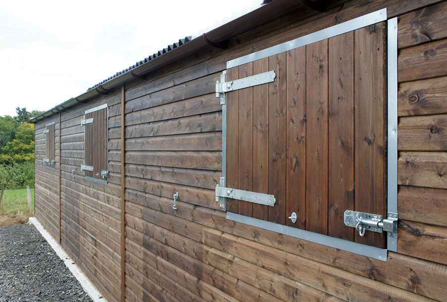 Rear top doors on hook and band hinges with door frame protection